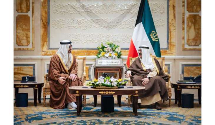 Emir of Kuwait receives Abdullah bin Zayed