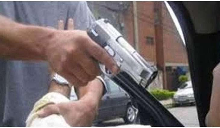 Man shot, robbed of Rs21.7m in Lahore
