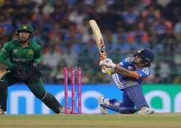 فریق باکستان للکریکیت یخسر أمام نظیرہ الھندي في مباراة کأس العالم T20
