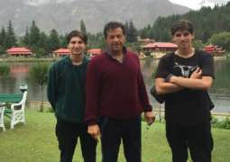 نجل رئیس الوزراء السابق عمران خان یعرب عن قلقه بشأن تدھور صحة والده