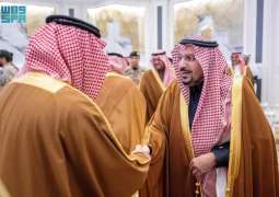 أمير منطقة القصيم يستقبل المهنئين بشهر رمضان ويدشِّن وقف 