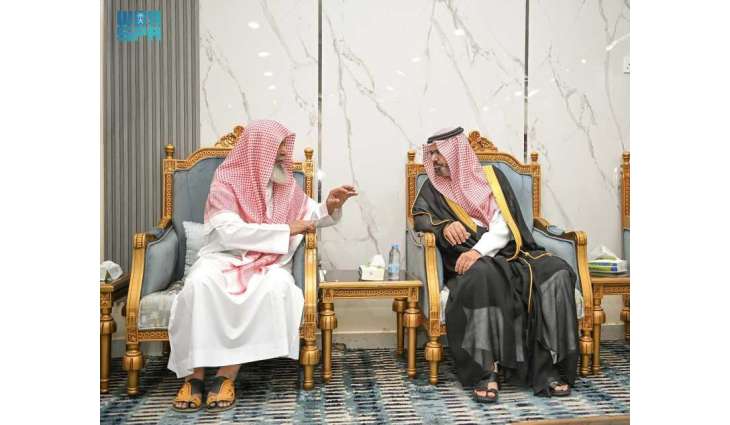 نائب أمير جازان يعزي شيخ شمل السادة الخلاوية وتوابعها في وفاة والده