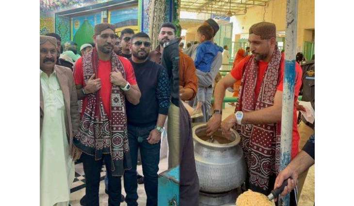 Former World Boxing Champion Amir Khan visits shrine of Hazrat Abdullah Shah Ghazi