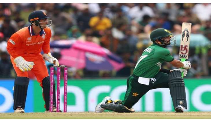 فریق باکستان للکریکیت یفوز أمام ھولندا في المباراة الافتتاحیة لکأس العالم T20