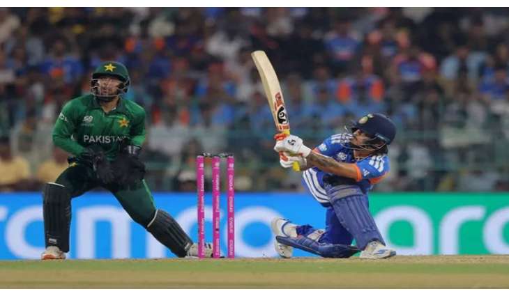 فریق باکستان للکریکیت یخسر أمام نظیرہ الھندي في مباراة کأس العالم T20