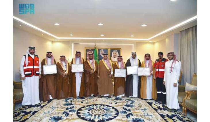 أمير نجران يُكرِّم الجهات المشاركة في مشروع 