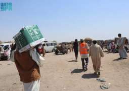 مركز الملك سلمان للإغاثة يوزع 800 سلة غذائية في محلية كوستي بولاية النيل الأبيض بالسودان