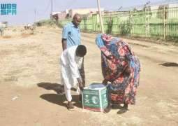 مركز الملك سلمان للإغاثة يوزع (1200) سلة غذائية في ولاية سنار بالسودان