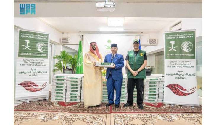 مركز الملك سلمان للإغاثة يُسلّم 25 طنًا من التمور هدية المملكة لكمبوديا