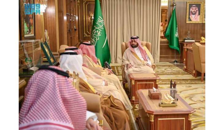 أمير منطقة جازان يطّلع على إحدى المبادرات لتعزيز الخدمات الصحية بالمنطقة
