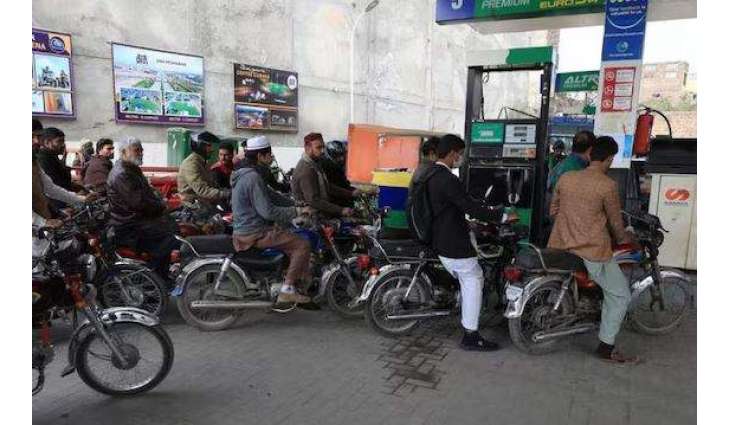 Lahore petrol pumps witness long queues amid fear of fuel shortage