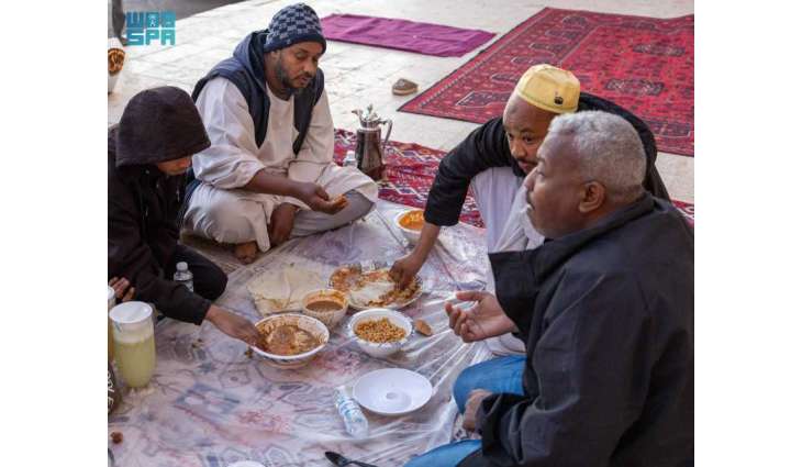 موائد الإفطار للجاليات السودانية بمنطقة الحدود الشمالية تعكس عمق الموروث الثقافي