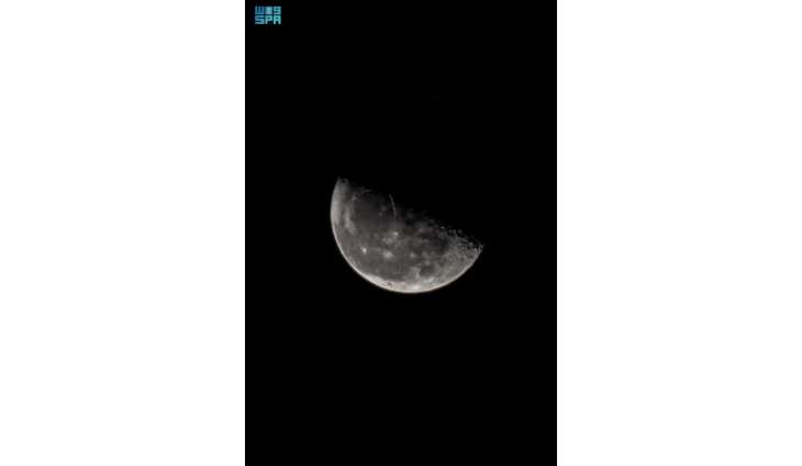 رصد التربيع الأخير لقمر شهر رمضان في سماء الحدود الشمالية