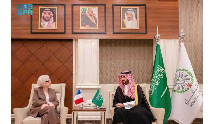 سمو وزير الدفاع يلتقي وزيرة القوات المسلحة الفرنسية