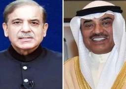 رئیس الوزراء شھباز شریف یجري اتصالا ھاتفیا مع ولي العھد الکویتي