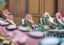 أمير المنطقة الشرقية يستقبل منسوبي أمانة المنطقة الشرقية ويطّلع على مركز المدينة التشغيلية (COP)