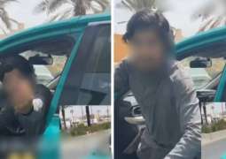 سائق باکستان یتھجم علی سعودي أمام أسرته في منطقة الریاض
