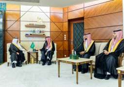 أمير الشرقية يستقبل مدير البريد السعودي بالمنطقة