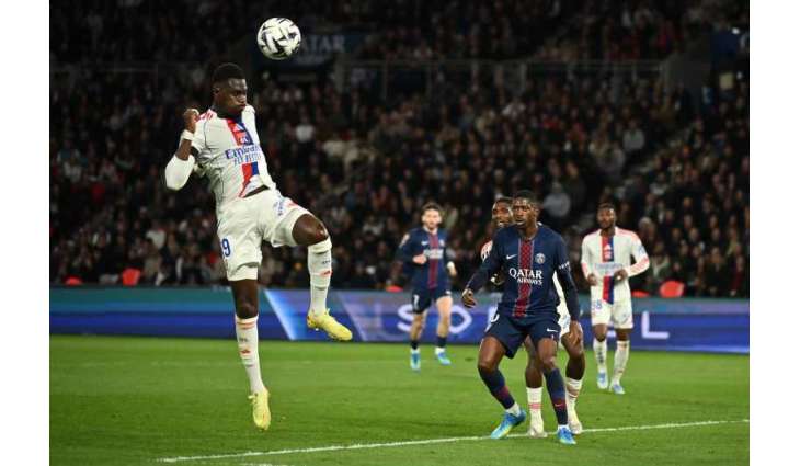 فوز ليون على باريس سان جيرمان يشعل الدوري الفرنسي