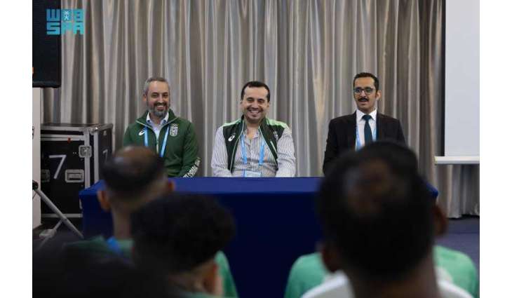 سمو الأمير فهد بن جلوي يزور قرية الرياضيين بسانيا