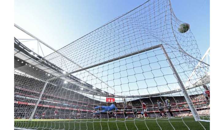 Arsenal beat Newcastle United to reclaim Premier League top spot
