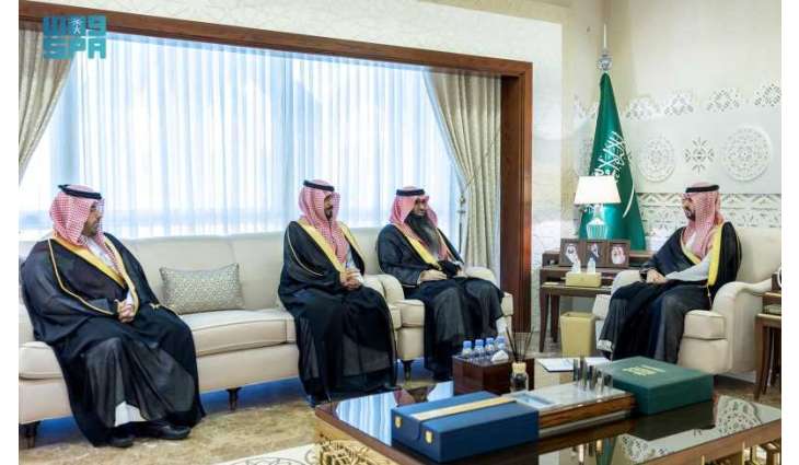 نائب أمير الشرقية يطّلع على جهود البريد السعودي بالمنطقة