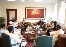 Federal Minister for Overseas Pakistanis and Human Resource Development Chaudhry Salik Hussain met with officials of various chambers and trade organizations led by Khawaja Rameez Hassan.