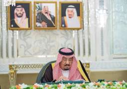 خادم الحرمين الشريفين يرأس جلسة مجلس الوزراء في جدة