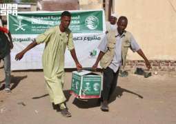 مركز الملك سلمان للإغاثة يوزع 500 سلة غذائية في محلية السوكي بولاية سنار في السودان