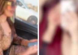 القبض علی رجل یظھر مرتدیا ملابس نسائیة و یقدم مقاطع خادشة للحیا في مصر