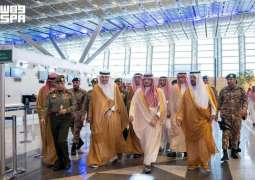 الأمير عبدالعزيز بن سعود يتابع منظومة استقبال ضيوف الرحمن بمطار الملك عبدالعزيز الدولي ويقف على جاهزية منظومة نقلهم إلى مكة المكرمة