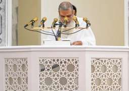 الشيخ علي الحذيفي في خطبة عرفة: الحج فريضة تتجلى فيها مظاهر التعارف والتآلف والتعاون والتكافل بين أهل الإسلام