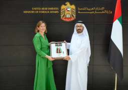 رئيس الدولة يمنح سفيرة أيرلندا وسام زايد الثاني من الطبقة الأولى