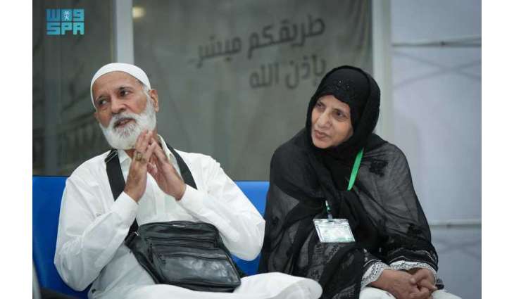 محمد وزوجته.. حكاية 20 عامًا تلبس الحلم ثوب الإحرام عبر مبادرة طريق مكة