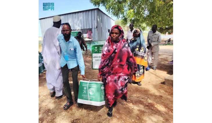 مركز الملك سلمان للإغاثة يوزّع 1,500 كرتون تمر في ولاية النيل الأزرق بالسودان
