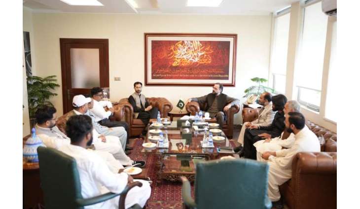 Federal Minister for Overseas Pakistanis and Human Resource Development Chaudhry Salik Hussain met with officials of various chambers and trade organizations led by Khawaja Rameez Hassan.