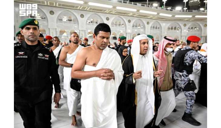 نائب رئيس جمهورية المالديف يؤدي مناسك العمرة