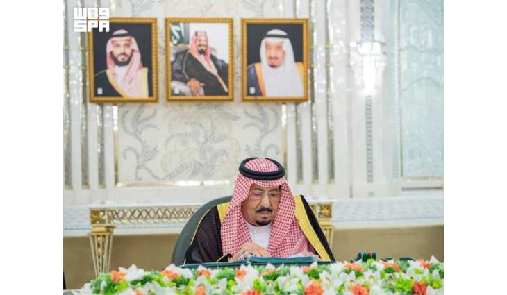 خادم الحرمين الشريفين يرأس جلسة مجلس الوزراء في جدة