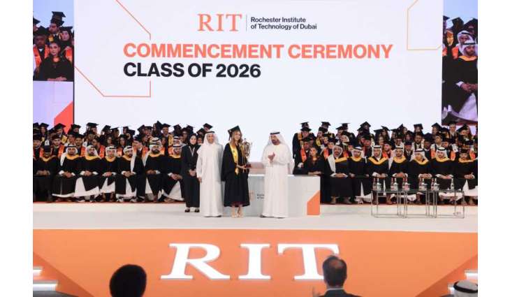 أحمد بن سعيد يشهد تخريج الدفعة الــ 15 من جامعة 