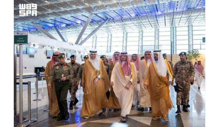 الأمير عبدالعزيز بن سعود يتابع منظومة استقبال ضيوف الرحمن بمطار الملك عبدالعزيز الدولي ويقف على جاهزية منظومة نقلهم إلى مكة المكرمة