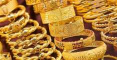 Gold prices in Pakistan drop by Rs4,100 per tola as global market declines