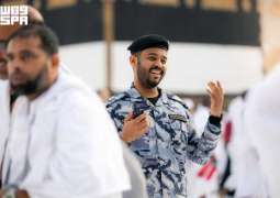 رجل الأمن السعودي .. مشاهد إنسانية تتكرر كل عام