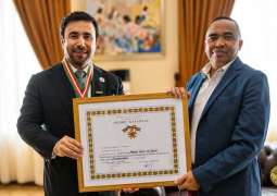 رئيس مدغشقر يمنح اللواء الدكتور أحمد ناصر الريسي وسام الضابط الأكبر تقديراً لجهوده