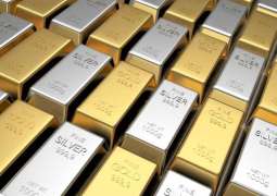 Gold falls as dollar holds firm on Fed rate-hike expectations