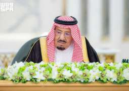 خادم الحرمين الشريفين يرأس جلسة مجلس الوزراء في جدة