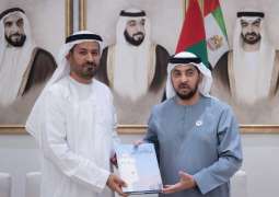 Hamdan bin Zayed receives copy of Abu Dhabi geographical guide