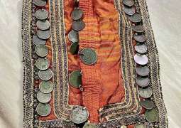 Coin-Adorned Burqa: Traditional Women's Attire Reflects Rich Makkah Heritage