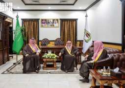 محافظ الطائف يزور مفتي عام المملكة بمقر الرئاسة العامة للبحوث العلمية والإفتاء بالطائف
