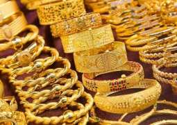 Gold prices in Pakistan drop by Rs4,100 per tola as global market declines
