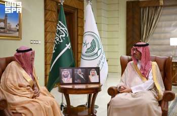 محافظ جدة يستقبل وفد جمعية 